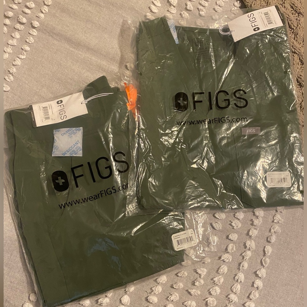 Figs scrub set